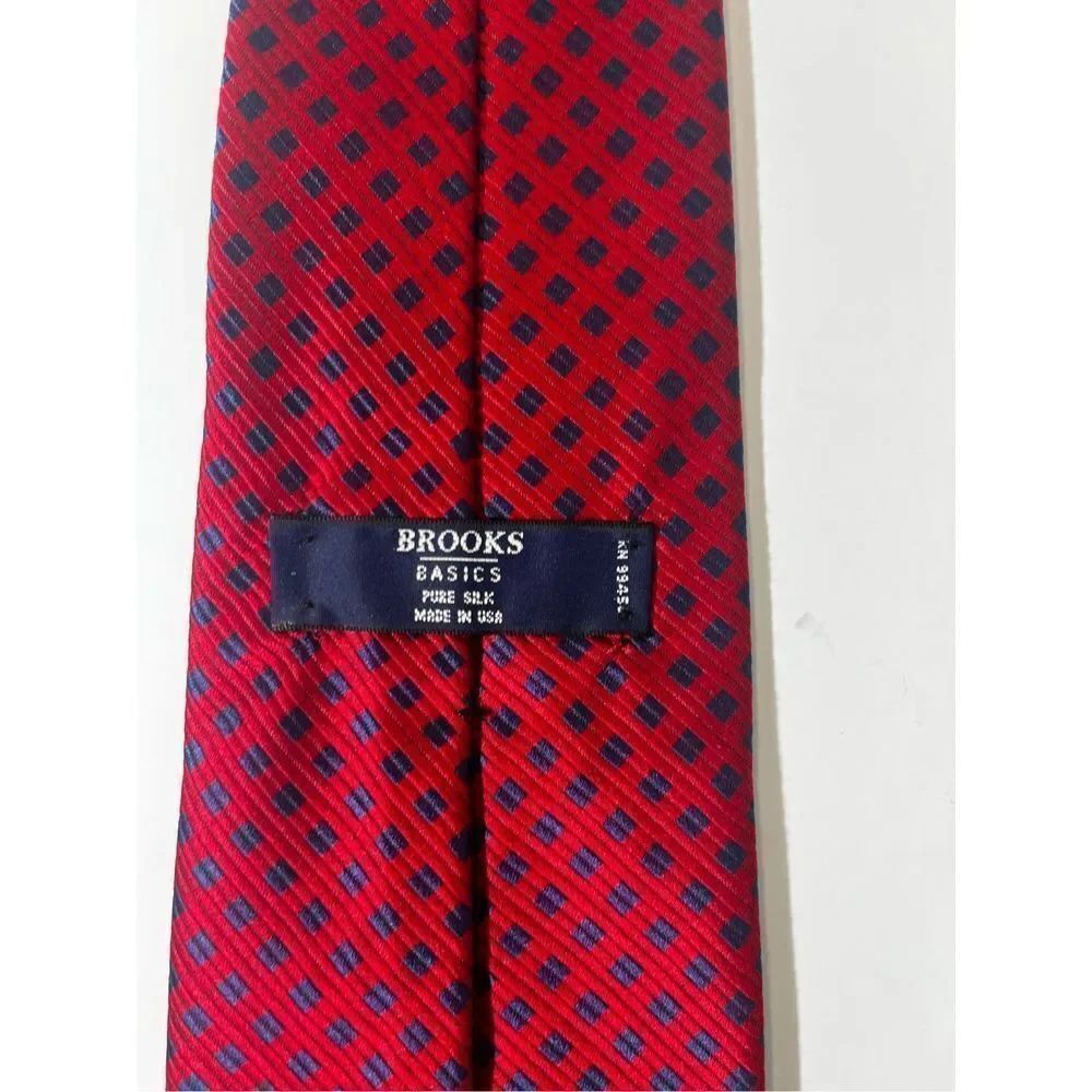 Brooks Brothers basics tie - Picture 3 of 5